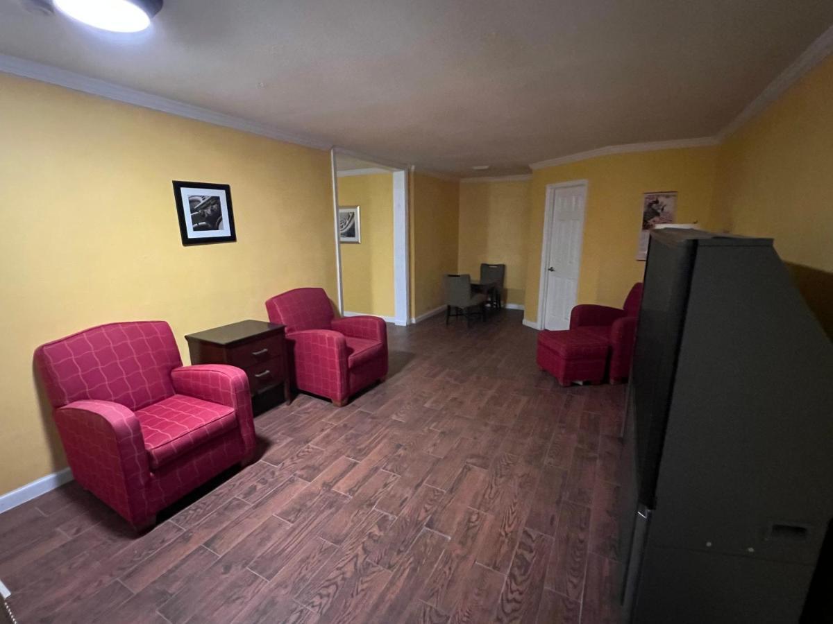 Dragon Inn & Suites Fayette Esterno foto